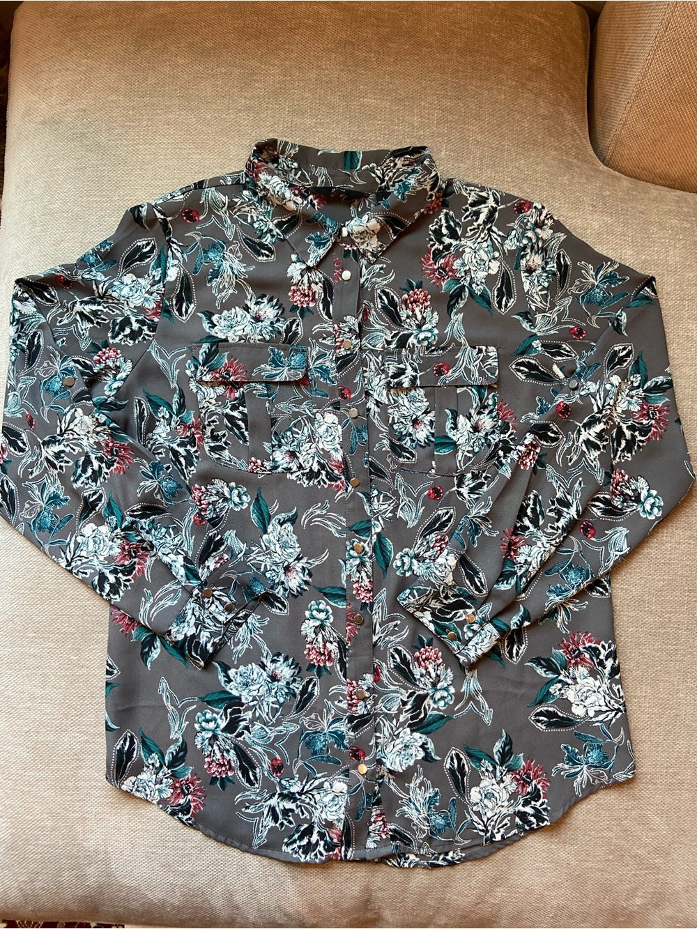 Floral Button-Up Blouse in Gray with Teal & Burgundy Accents women’s Large